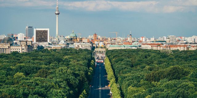 Camper mieten Berlin Skyline
