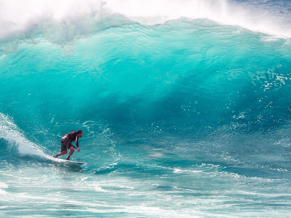 Surfer in einer Welle