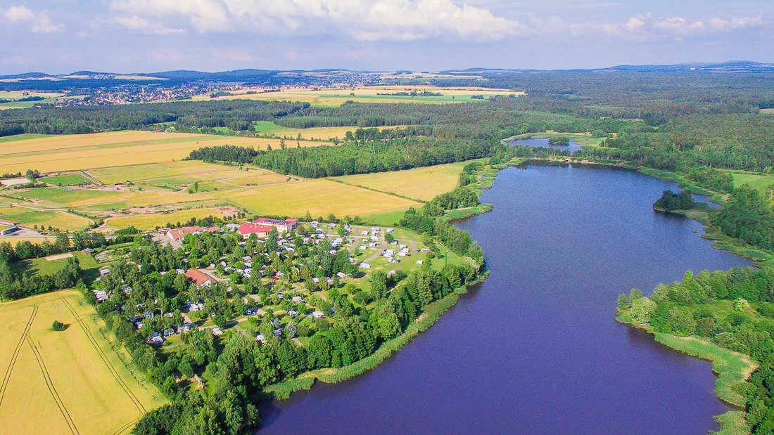 Campingplatz an der Talsperre Wallroda: See und Ufer