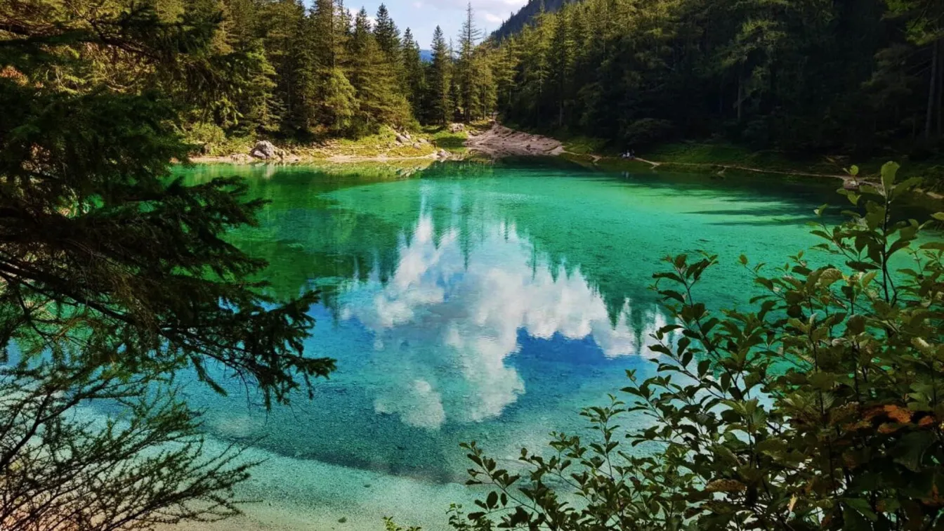 Der Grüne See mit kristallklarem Wasser